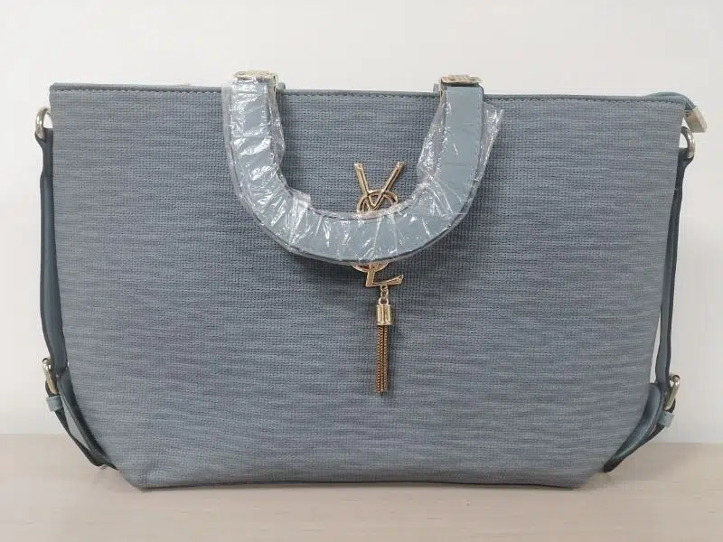 Used as handbag as well as shoulder bag
