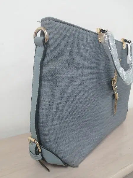 Used as handbag as well as shoulder bag