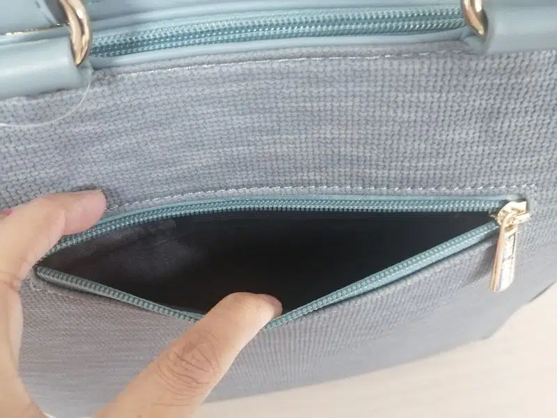 Used as handbag as well as shoulder bag