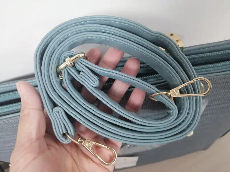 Used as handbag as well as shoulder bag