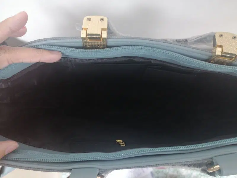 Used as handbag as well as shoulder bag
