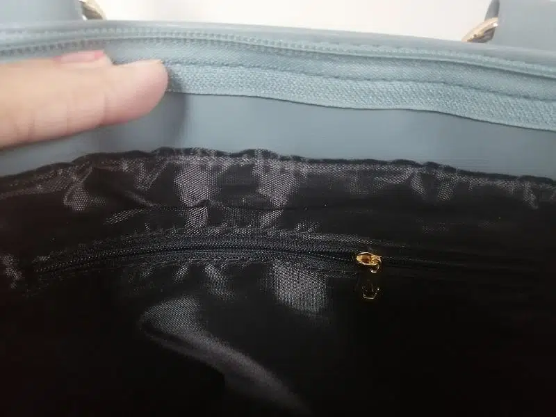 Used as handbag as well as shoulder bag