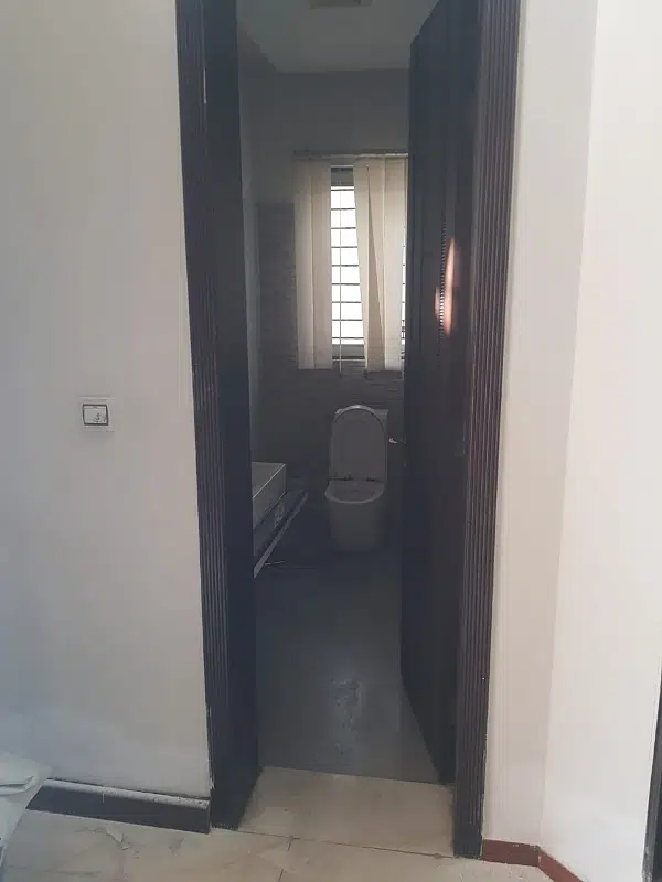 2 kanal corner house for rent for family or office in valencia town 100 feet road with 7 bedrooms