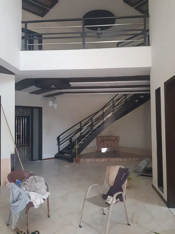 2 kanal corner house for rent for family or office in valencia town 100 feet road with 7 bedrooms