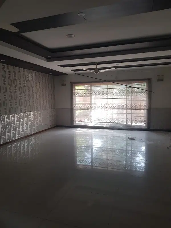 2 kanal corner house for rent for family or office in valencia town 100 feet road with 7 bedrooms