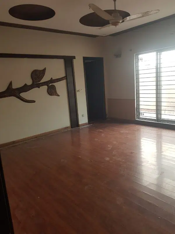 2 kanal corner house for rent for family or office in valencia town 100 feet road with 7 bedrooms