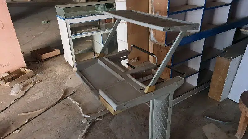 Strong plastic computer table for sale