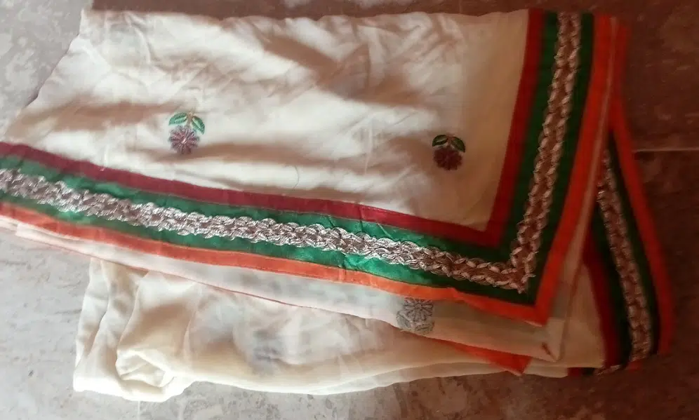 Shaide wear cream colour long farook