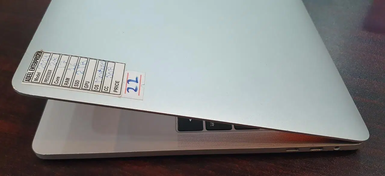 Macbook Pro 2019 13″ CTO core i7 16gb ram 2TB ssd