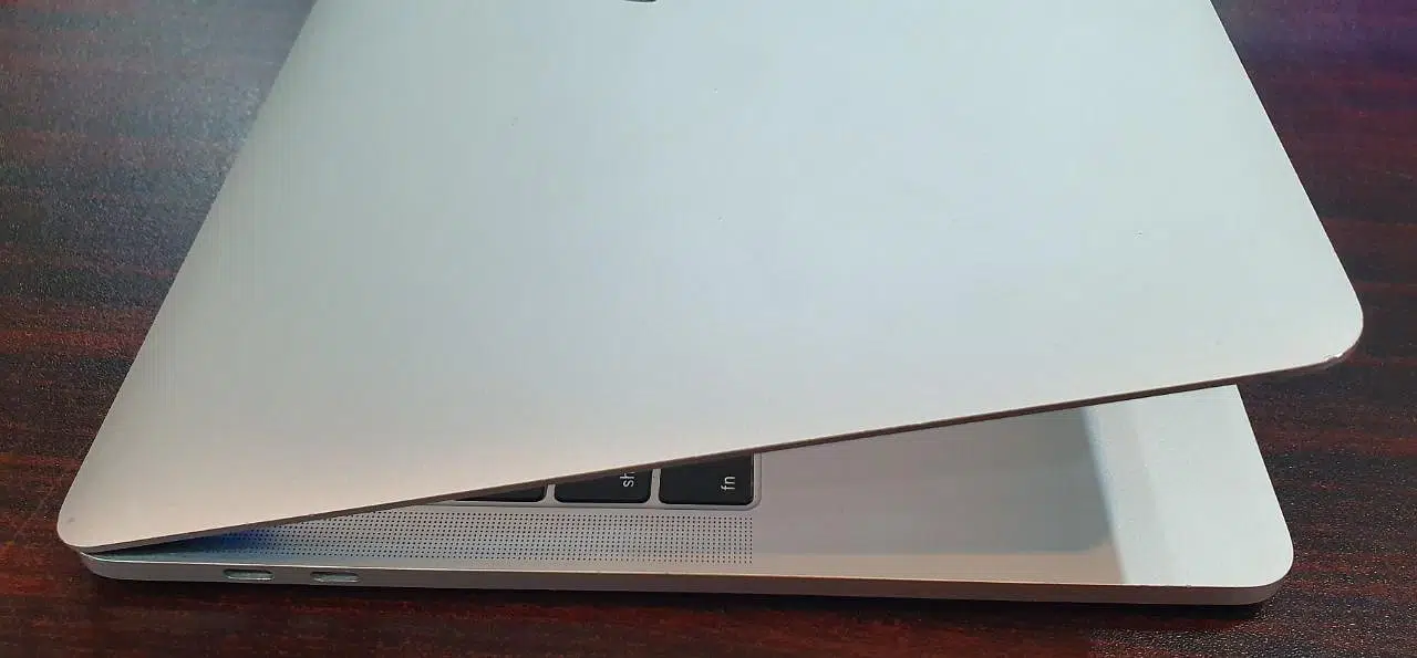 Macbook Pro 2019 13″ CTO core i7 16gb ram 2TB ssd