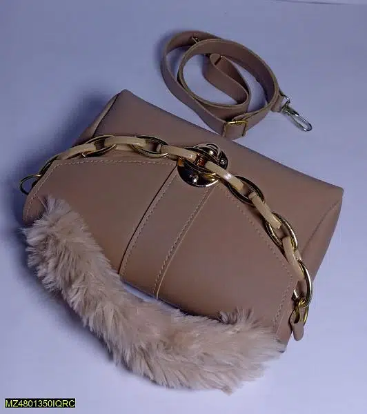 women chunky chain purse with fur
