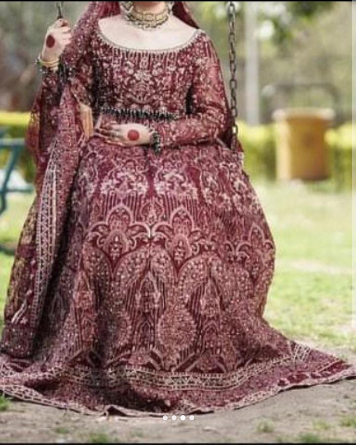 4 pieces bridal set by Batik Studio