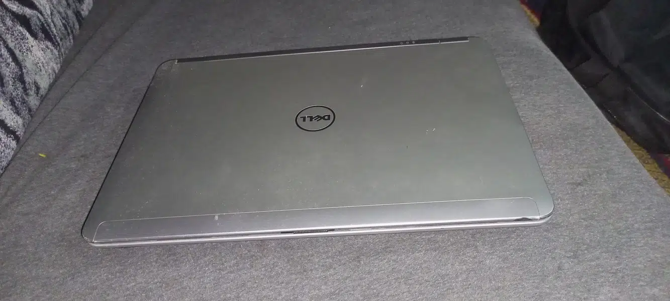 Dell Laptop latitude e6440 (screen broken)