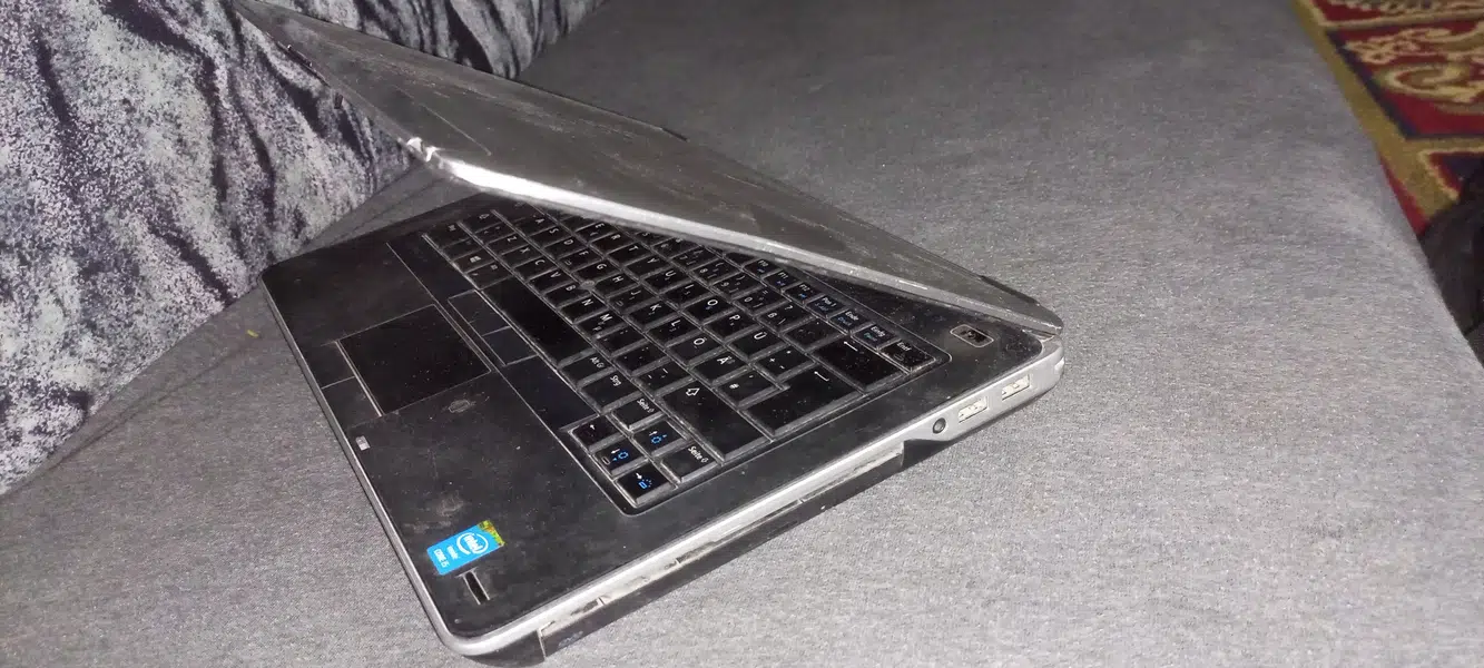 Dell Laptop latitude e6440 (screen broken)