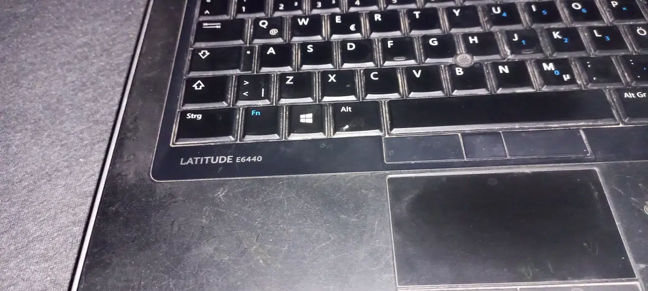 Dell Laptop latitude e6440 (screen broken)