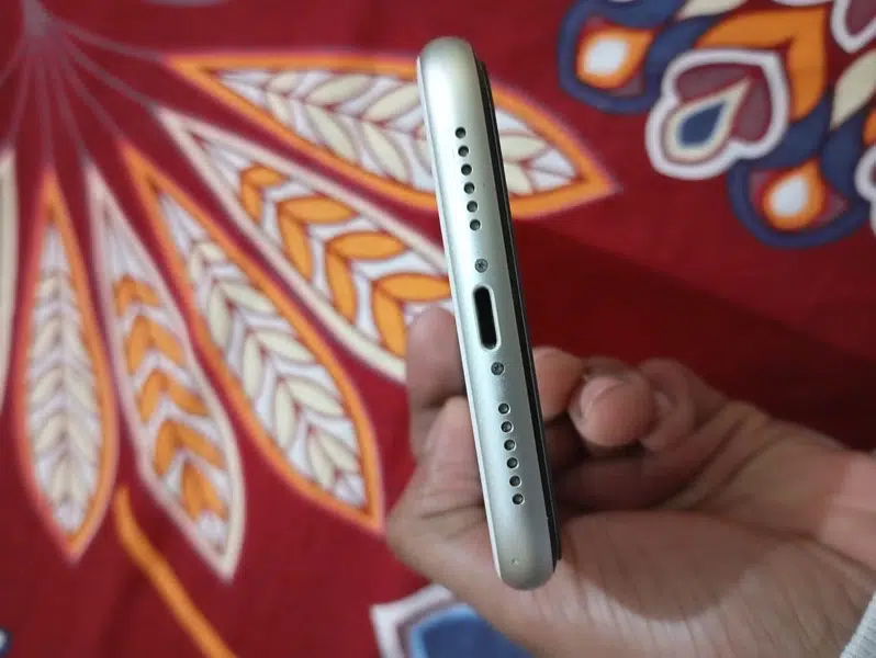 iphone 11 64GB NON PTA condition 10/10 model no A2221