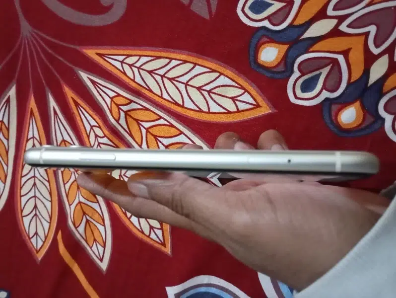 iphone 11 64GB NON PTA condition 10/10 model no A2221