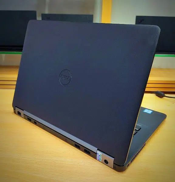 CORE i7 6th GEN – DELL LATITUDE 7270 – 16GB RAM – 512GB M2 CHIP