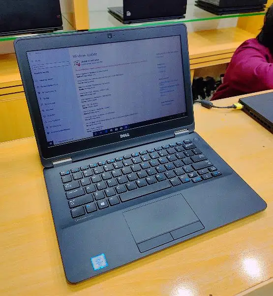 CORE i7 6th GEN – DELL LATITUDE 7270 – 16GB RAM – 512GB M2 CHIP