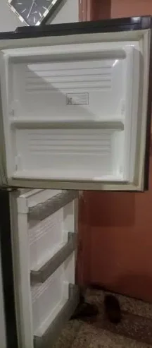 pel refrigerator midum size available in 8/10 condition