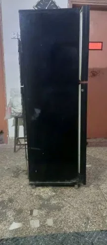 pel refrigerator midum size available in 8/10 condition