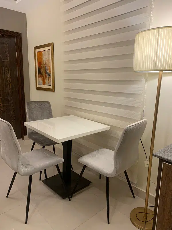 A Beautiful Luxury Apartments For Rent On Daily Bases Bahria Town Lahore(1&2 Bed Room)