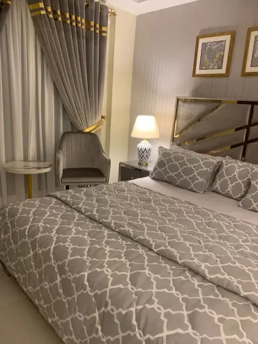 A Beautiful Luxury Apartments For Rent On Daily Bases Bahria Town Lahore(1&2 Bed Room)