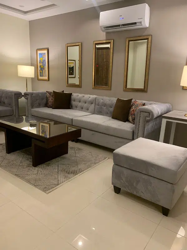 A Beautiful Luxury Apartments For Rent On Daily Bases Bahria Town Lahore(1&2 Bed Room)