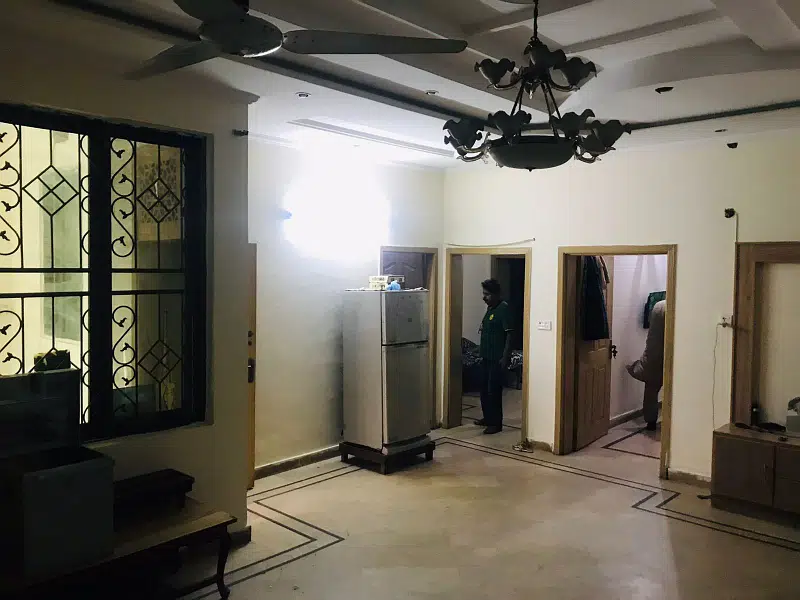 LOWER PORTION AVAILABLE FOR RENT IN RACHNA BLOCK