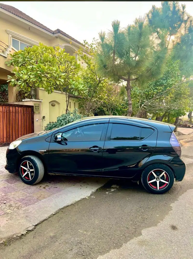 Toyota Aqua Model 2013 (Hybrid)