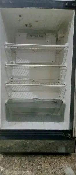 pel refrigerator midum size available in 8/10 condition