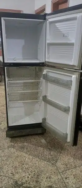 pel refrigerator midum size available in 8/10 condition