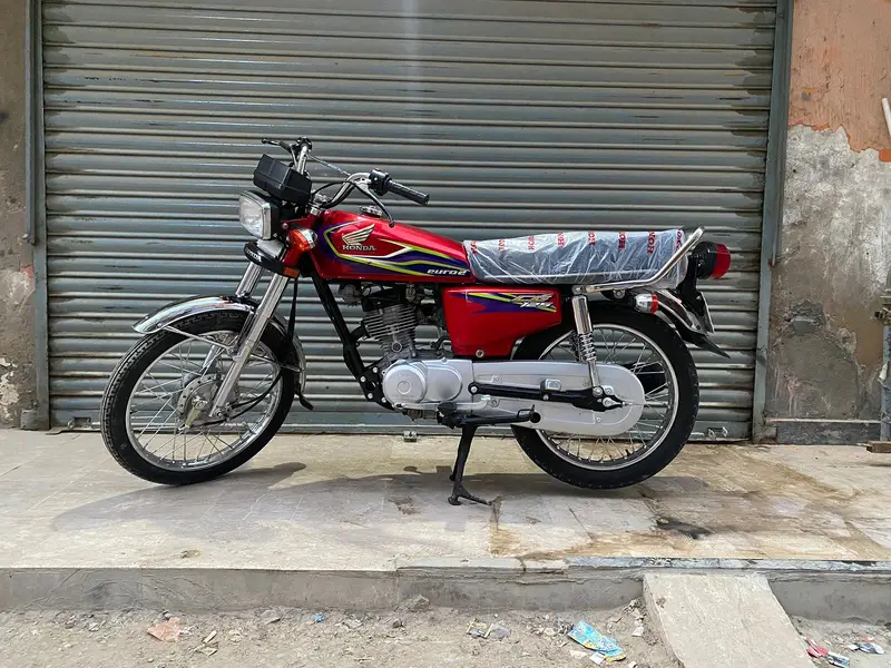 HONDA 125 BIKE RED COLOUR 2017 MODEL