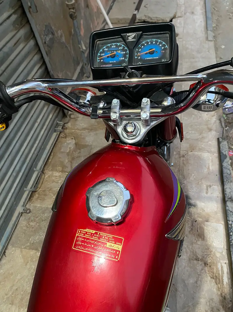 HONDA 125 BIKE RED COLOUR 2017 MODEL